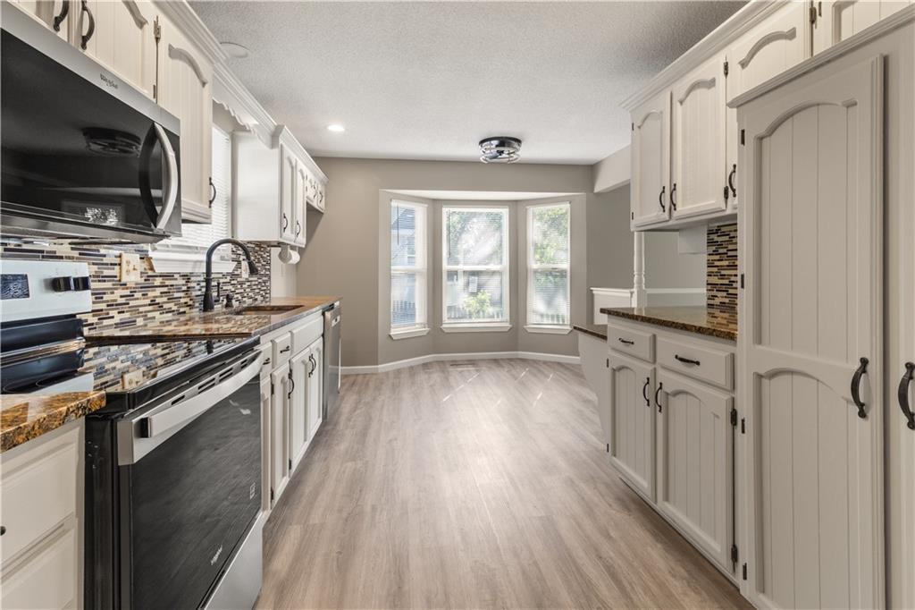 2101 NW Hidden Pointe Court