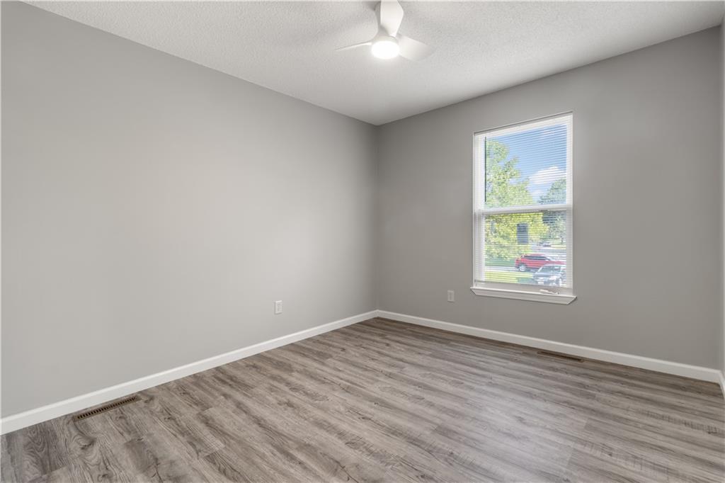 2101 NW Hidden Pointe Court