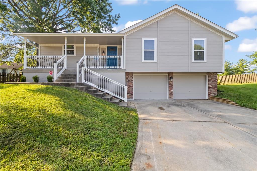 2101 NW Hidden Pointe Court