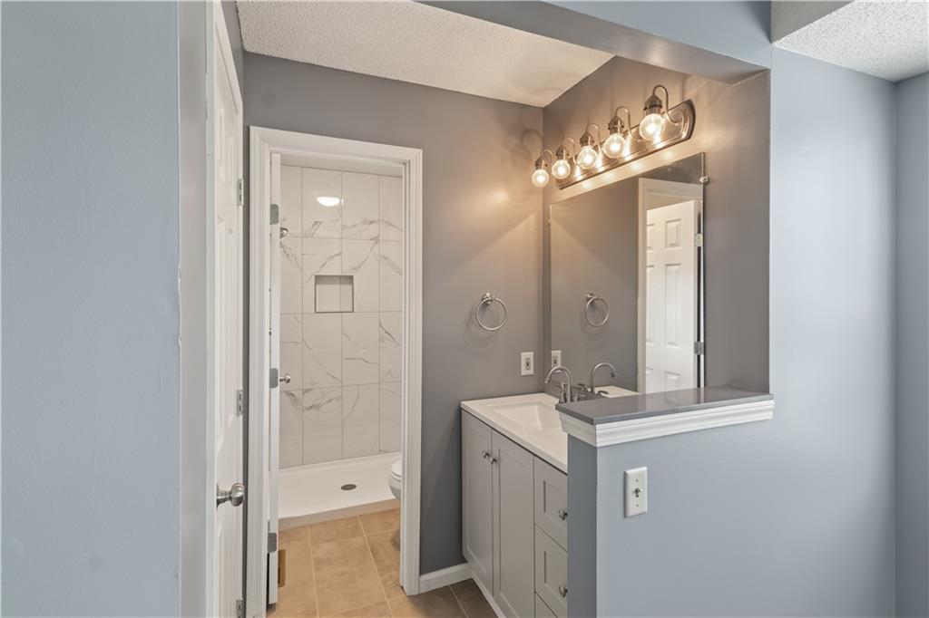 2101 NW Hidden Pointe Court