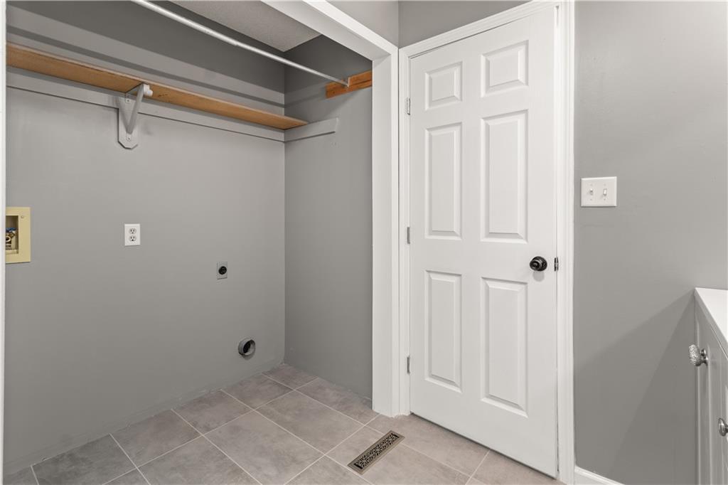 2101 NW Hidden Pointe Court