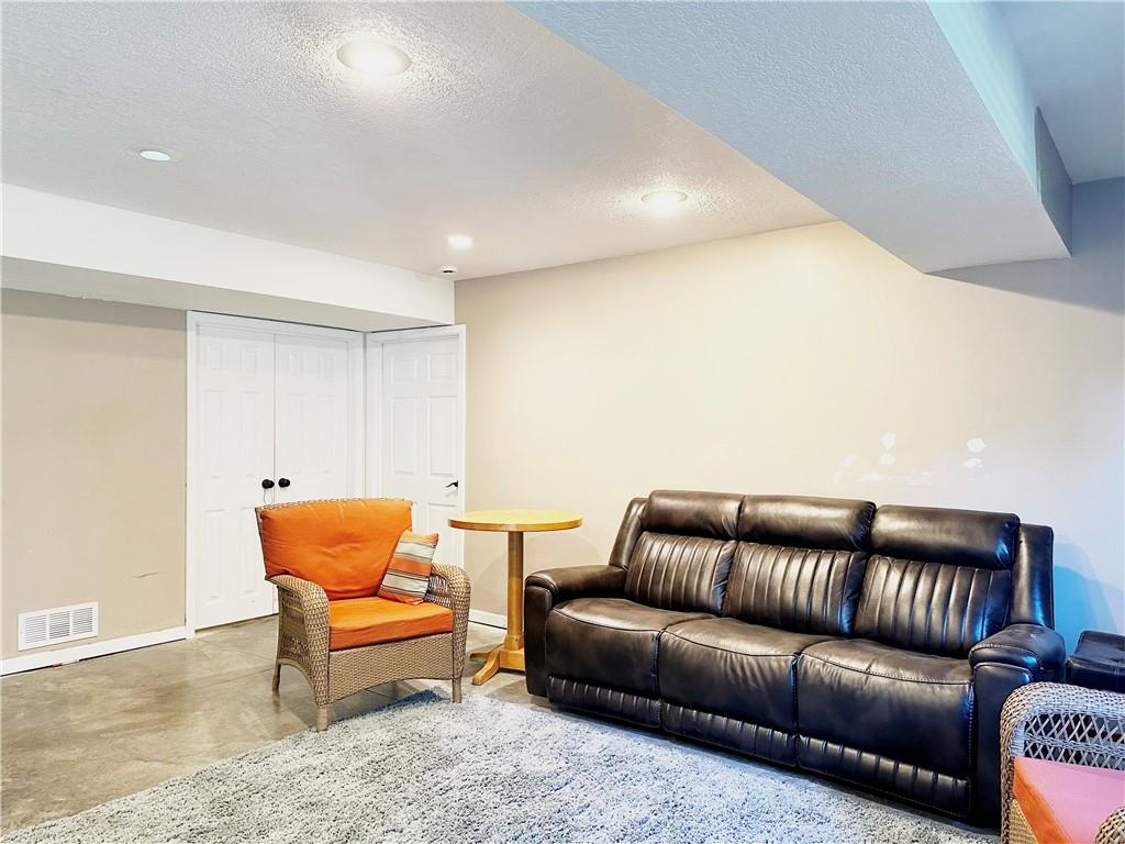 1405 Matthes Lane