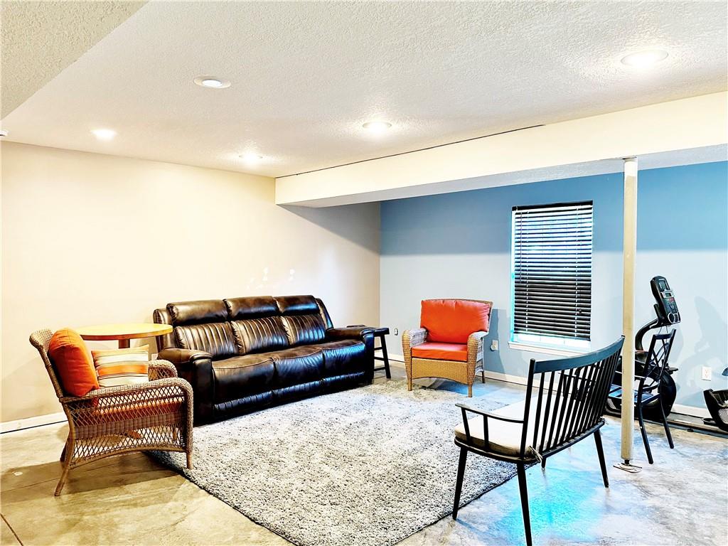 1405 Matthes Lane