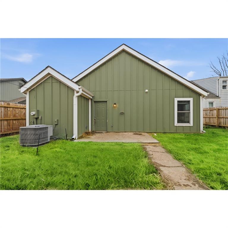 303 W Broadway Street