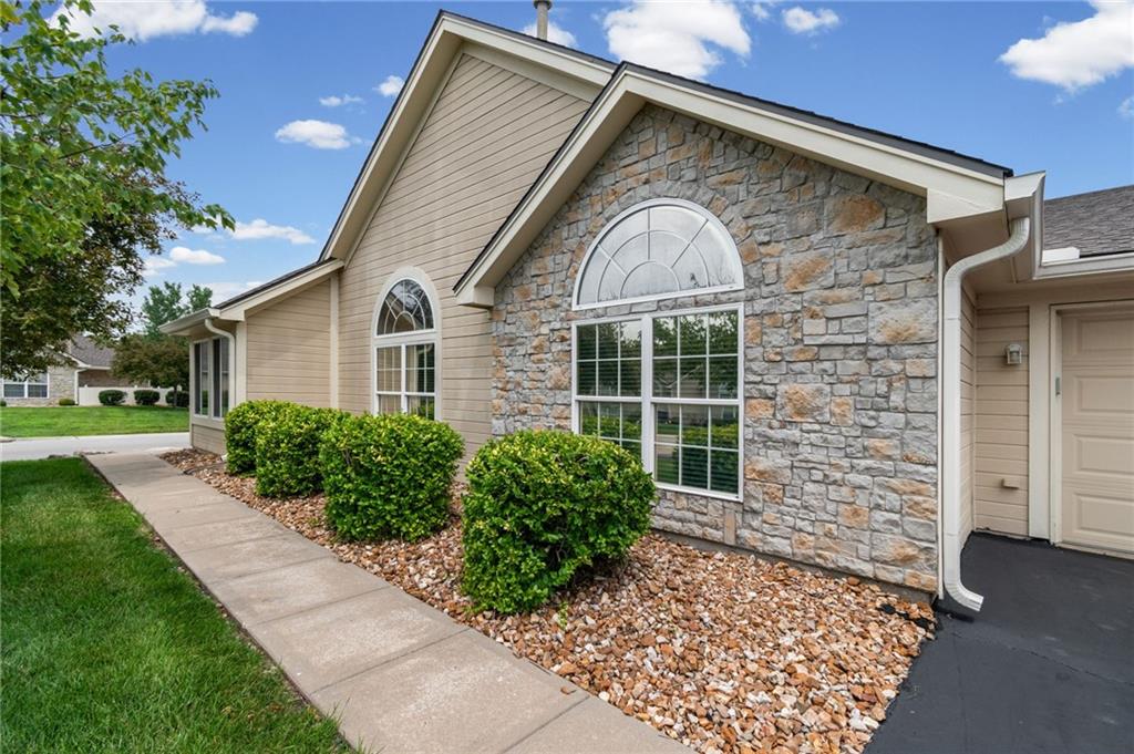 6147 NE KENSINGTON Drive Unit: 26B