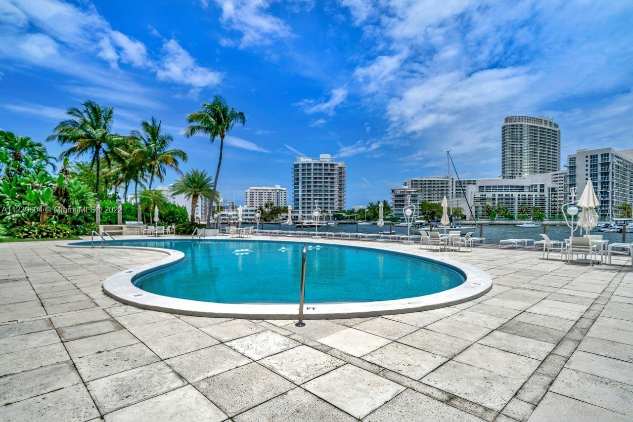 16 Island Ave # 1F