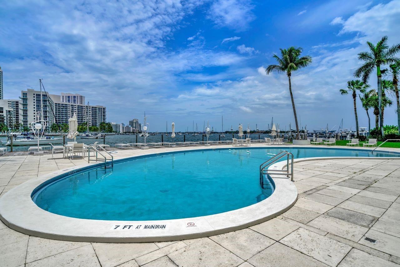 16 Island Ave # 1F