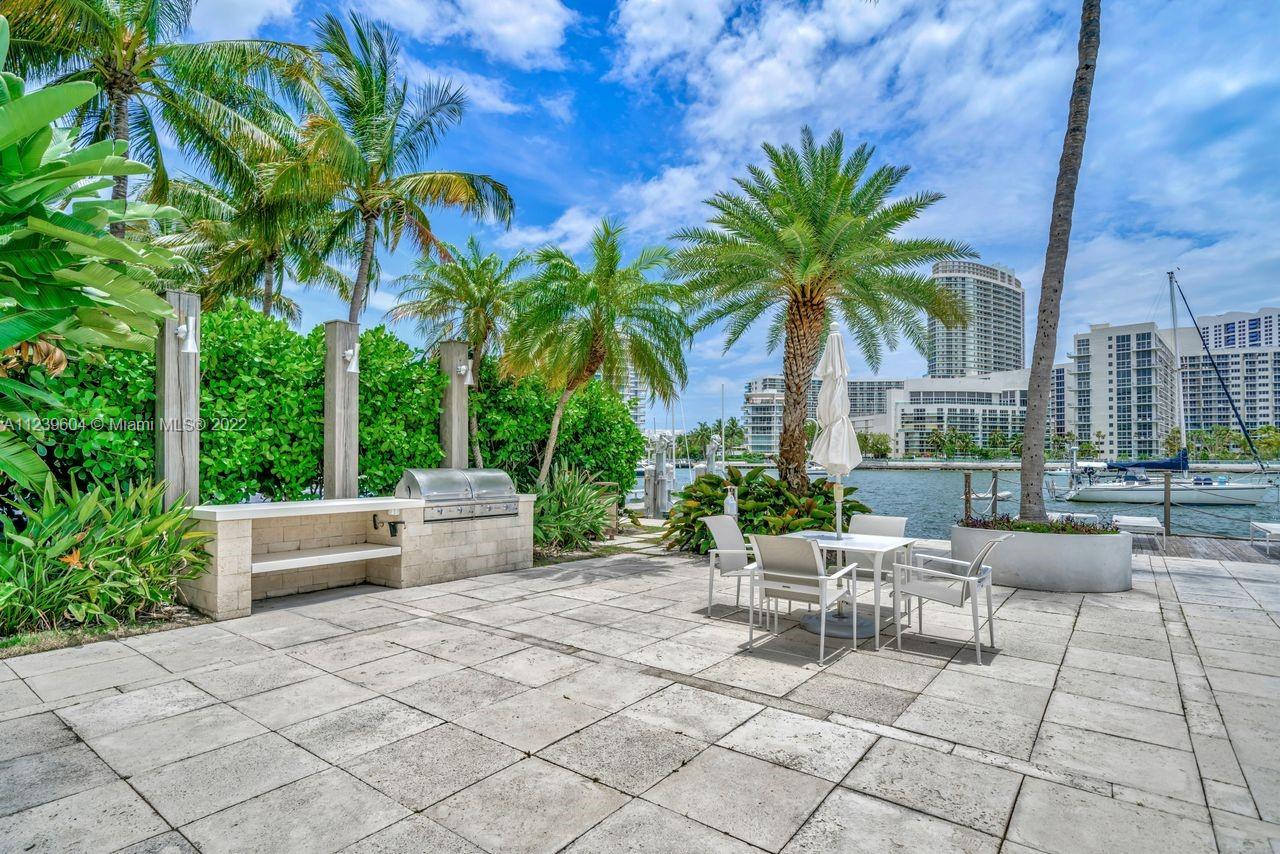 16 Island Ave # 1F
