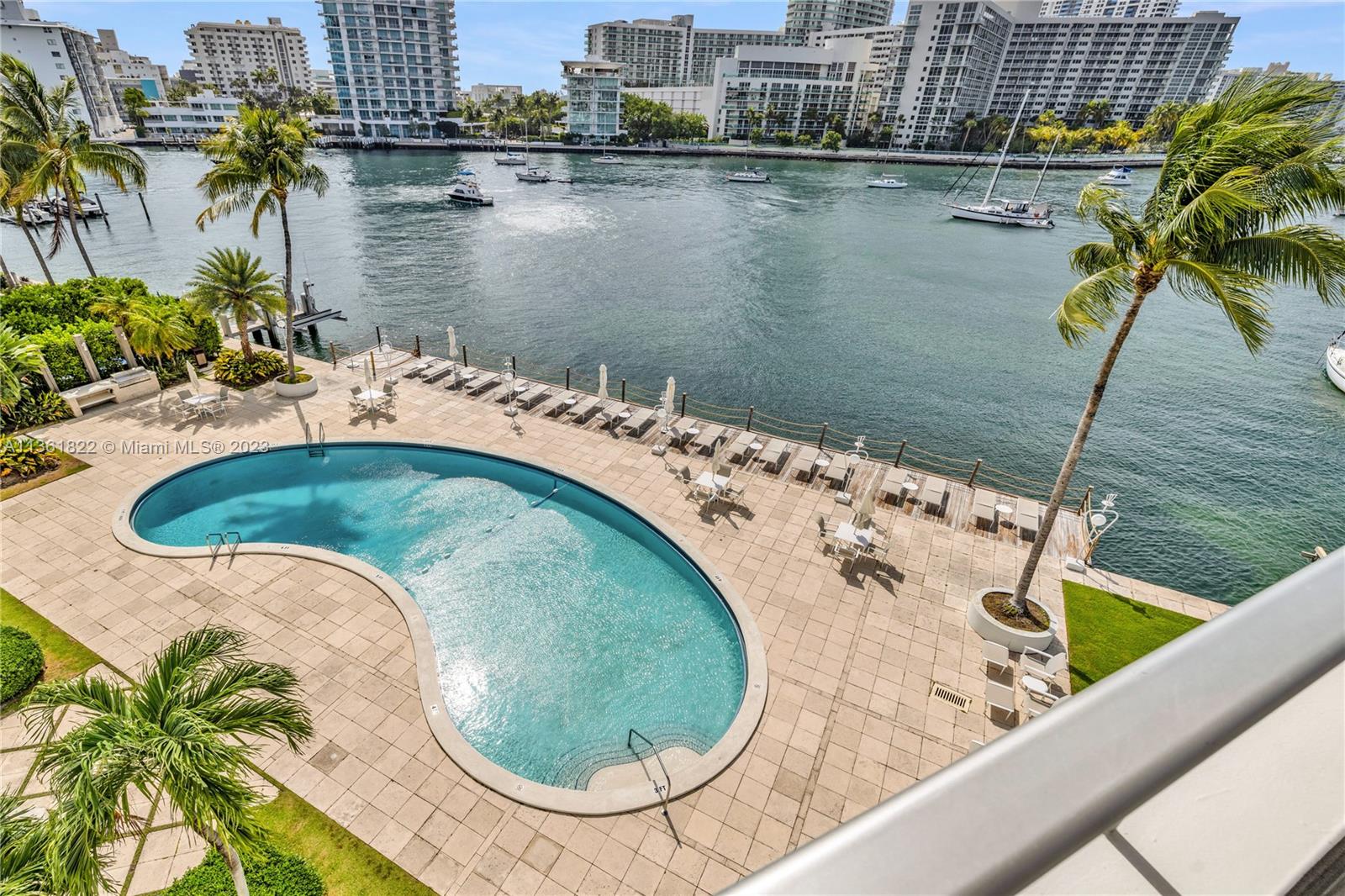 16 Island Ave # 5D
