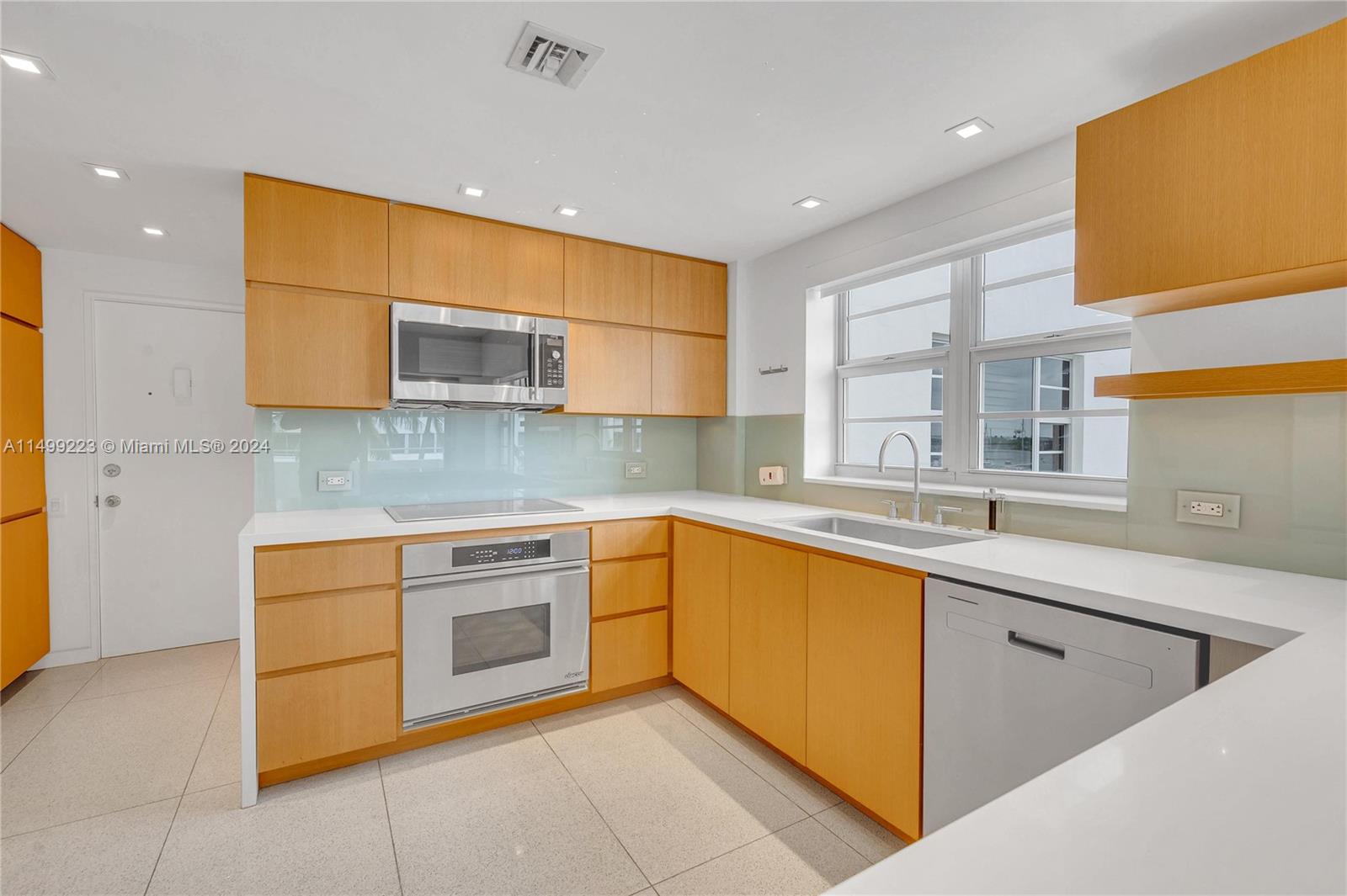 16 Island Ave # 4D
