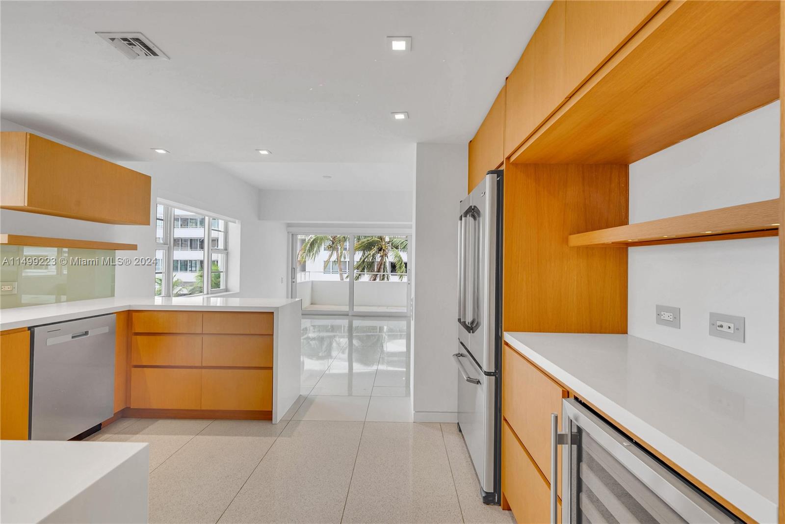 16 Island Ave # 4D