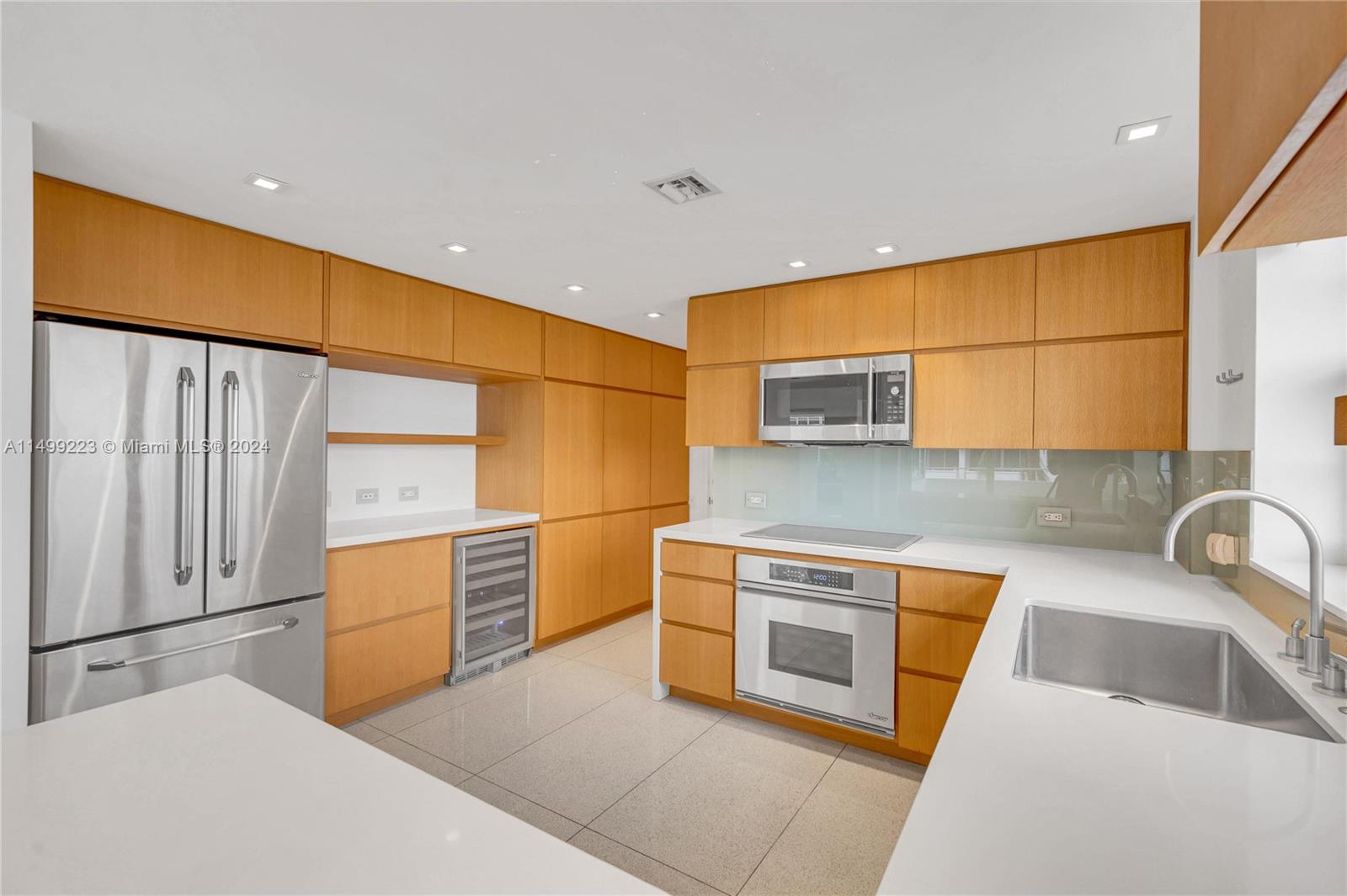 16 Island Ave # 4D