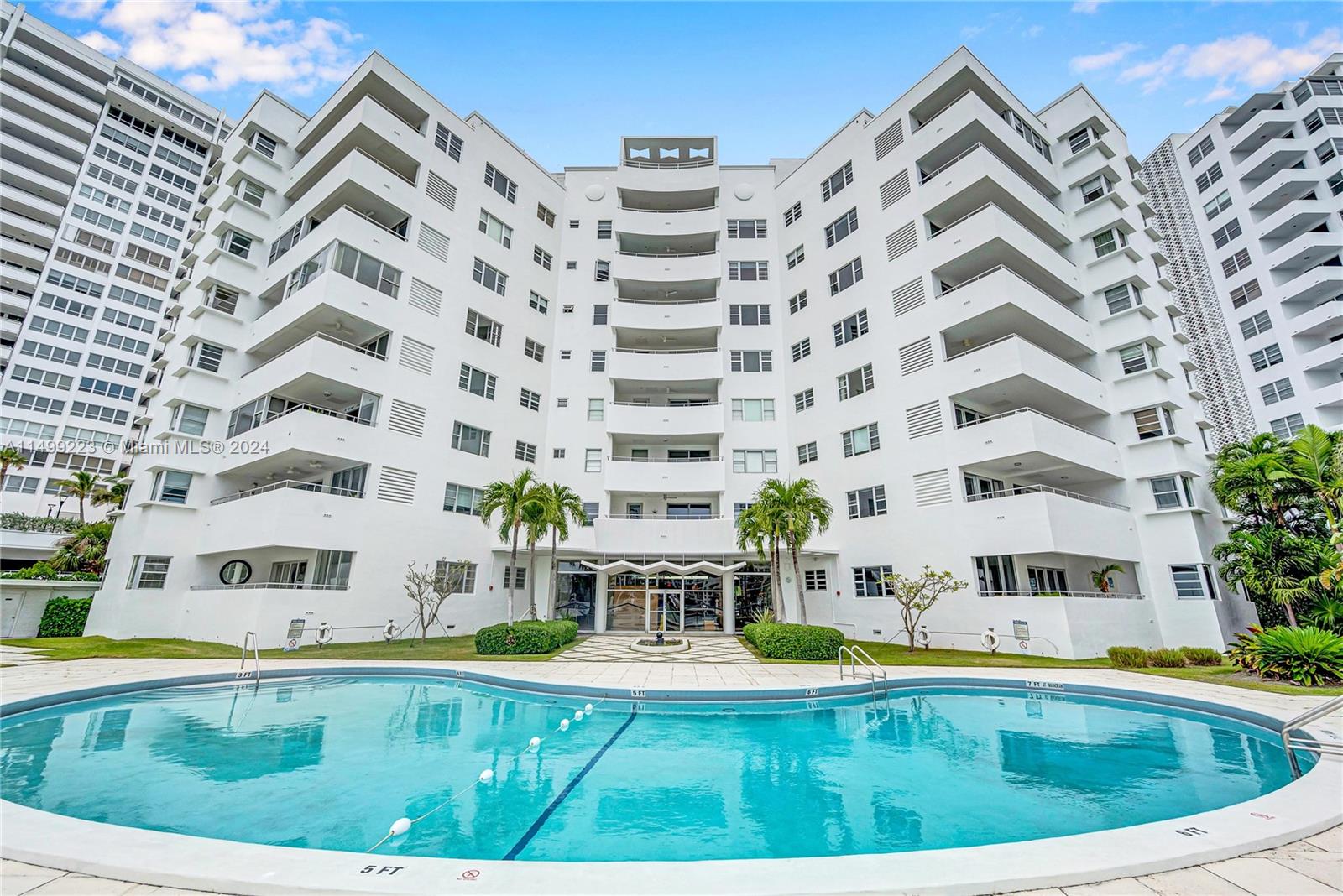 16 Island Ave # 4D