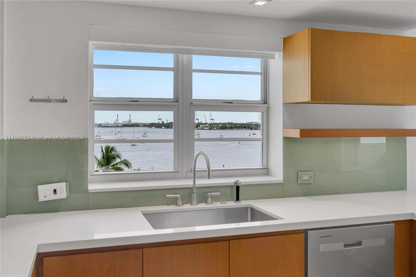 16 Island Ave # 4D