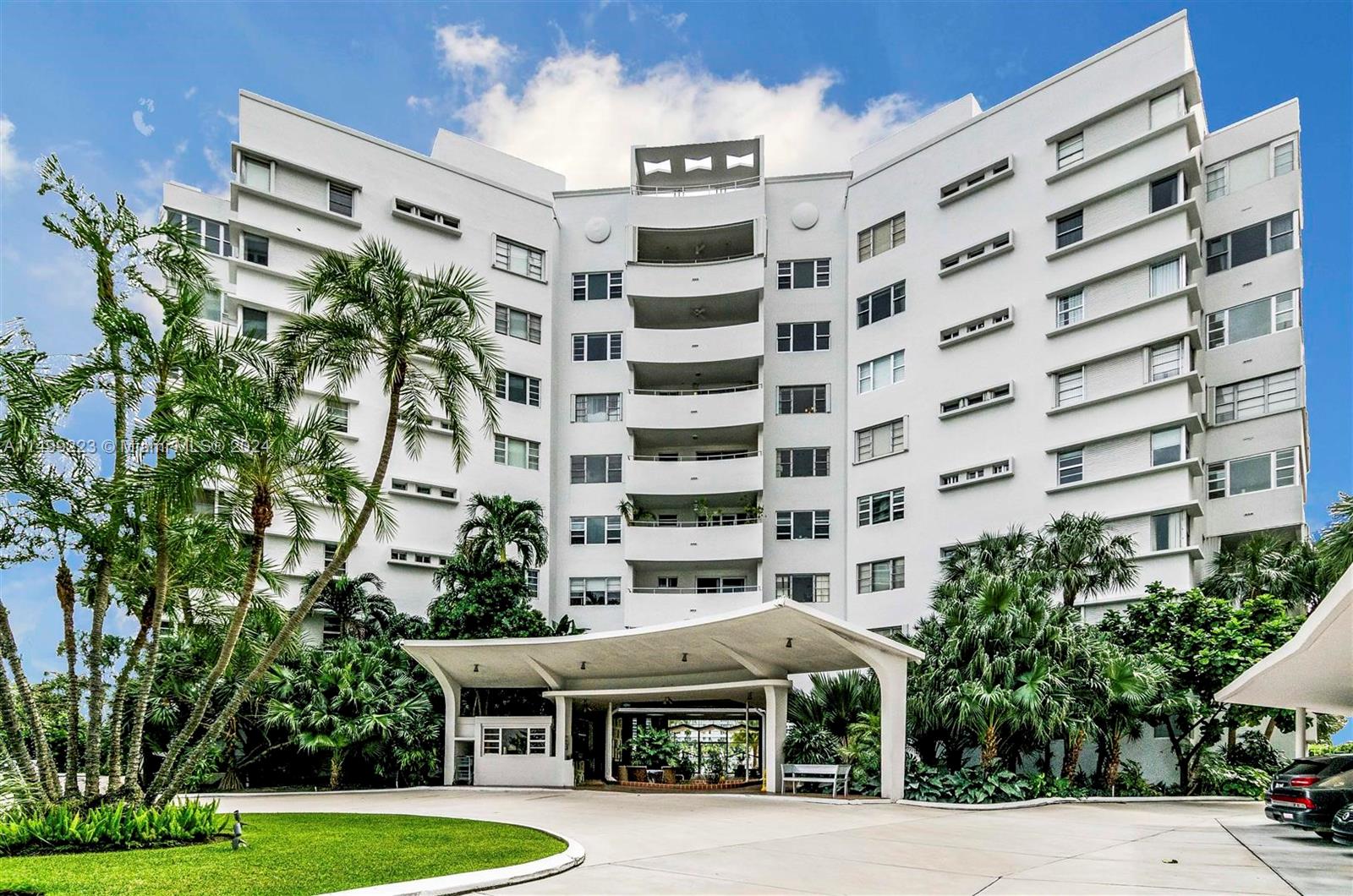 16 Island Ave # 4D