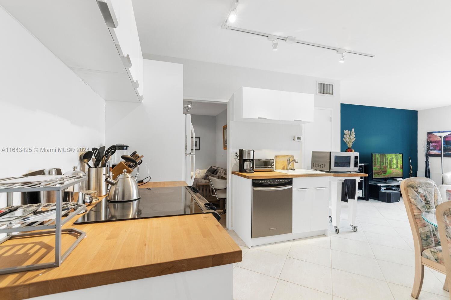 3 Island Ave # 14J