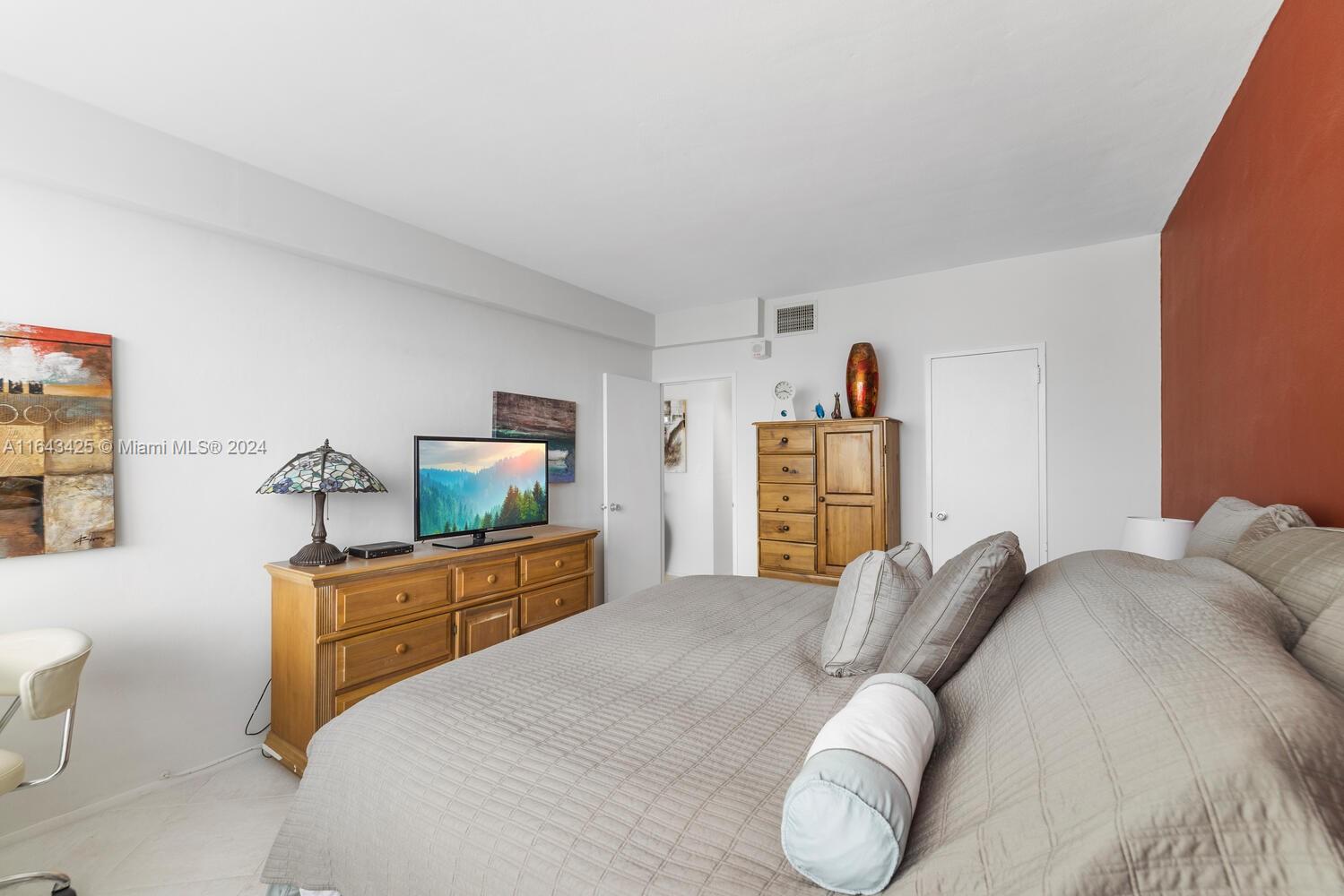 3 Island Ave # 14J