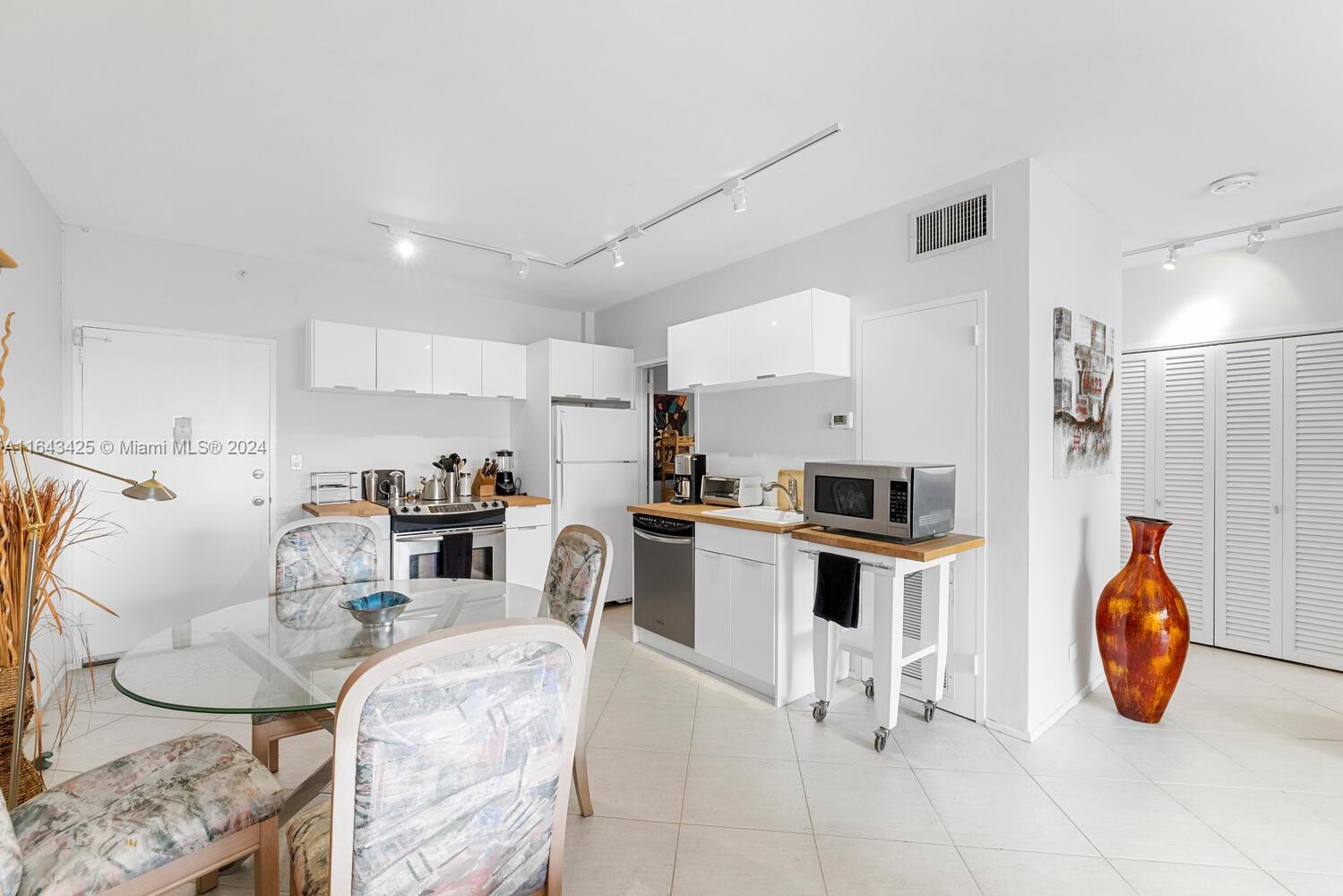3 Island Ave # 14J