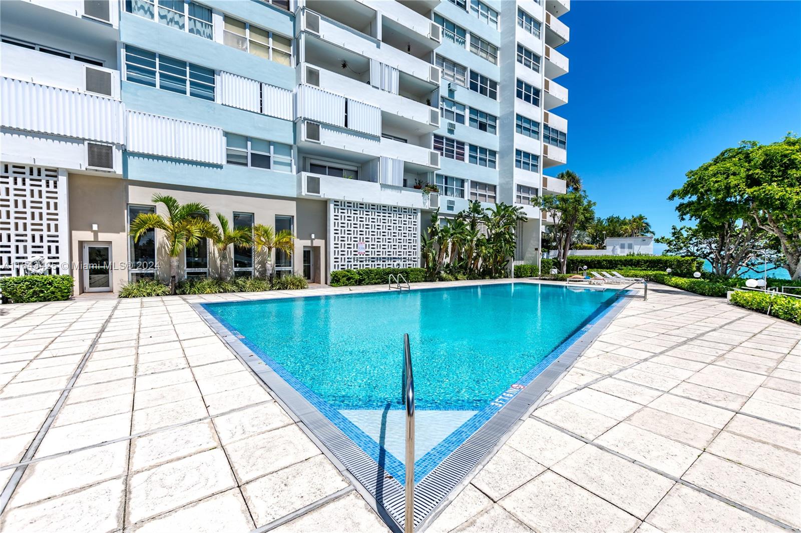 3 Island Ave # 14J