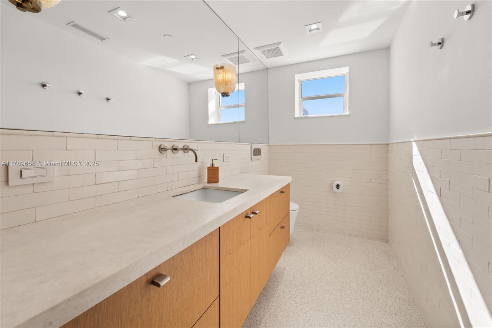 16 Island Ave # 8F