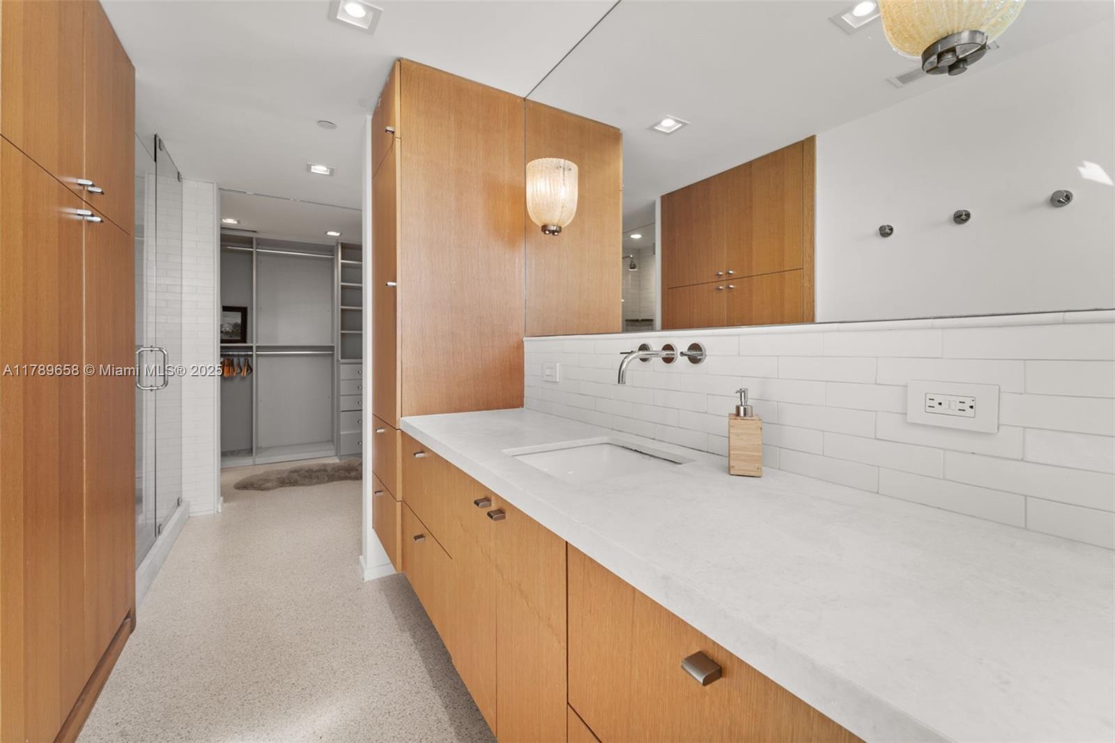 16 Island Ave # 8F
