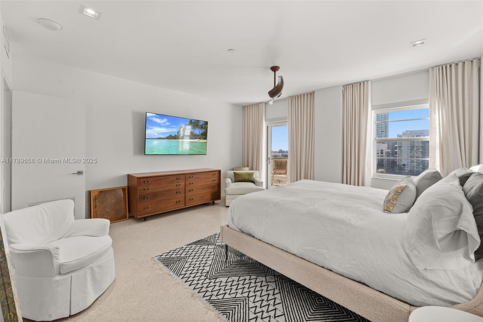 16 Island Ave # 8F
