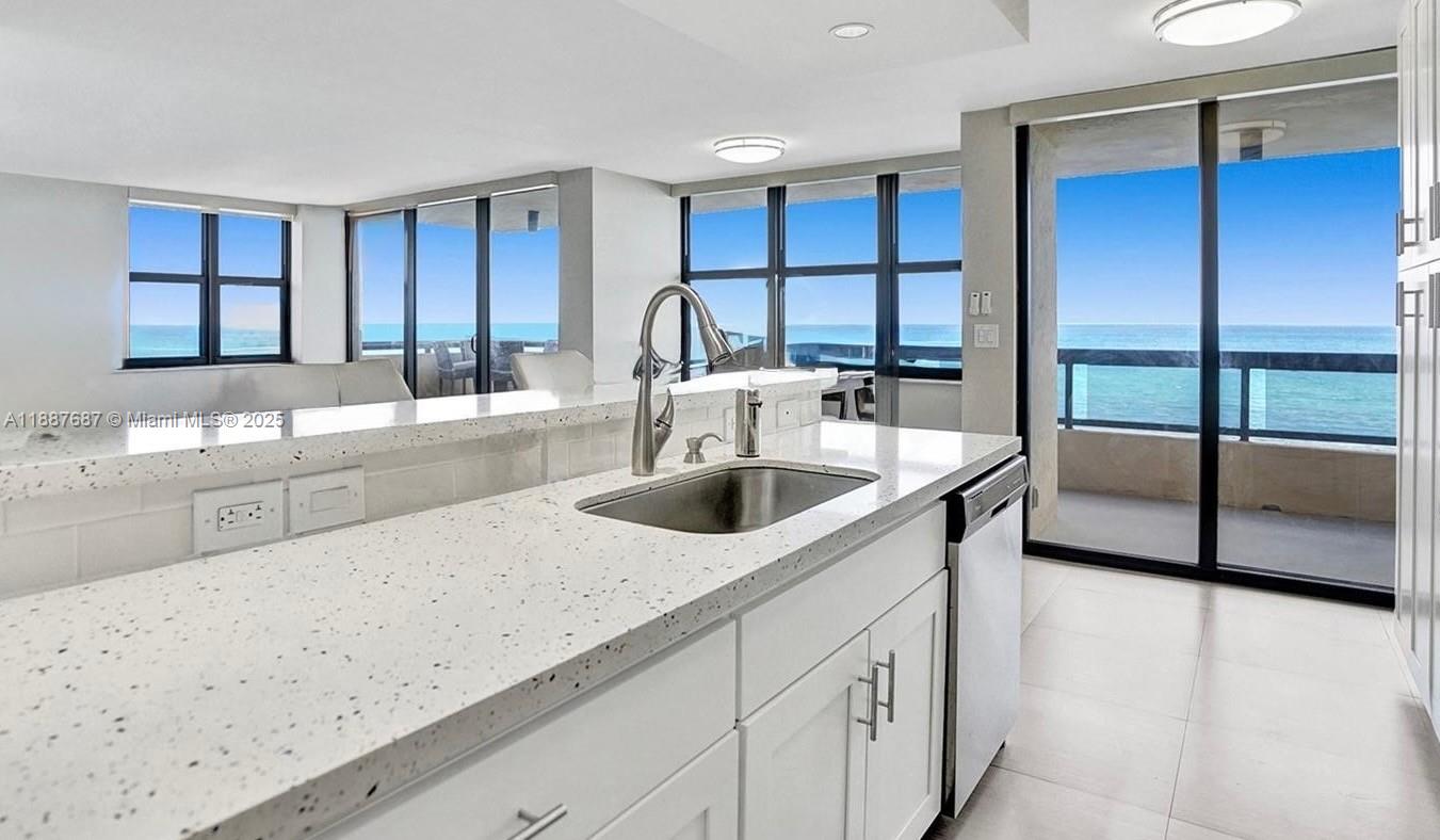 2555 Collins Ave # 1701