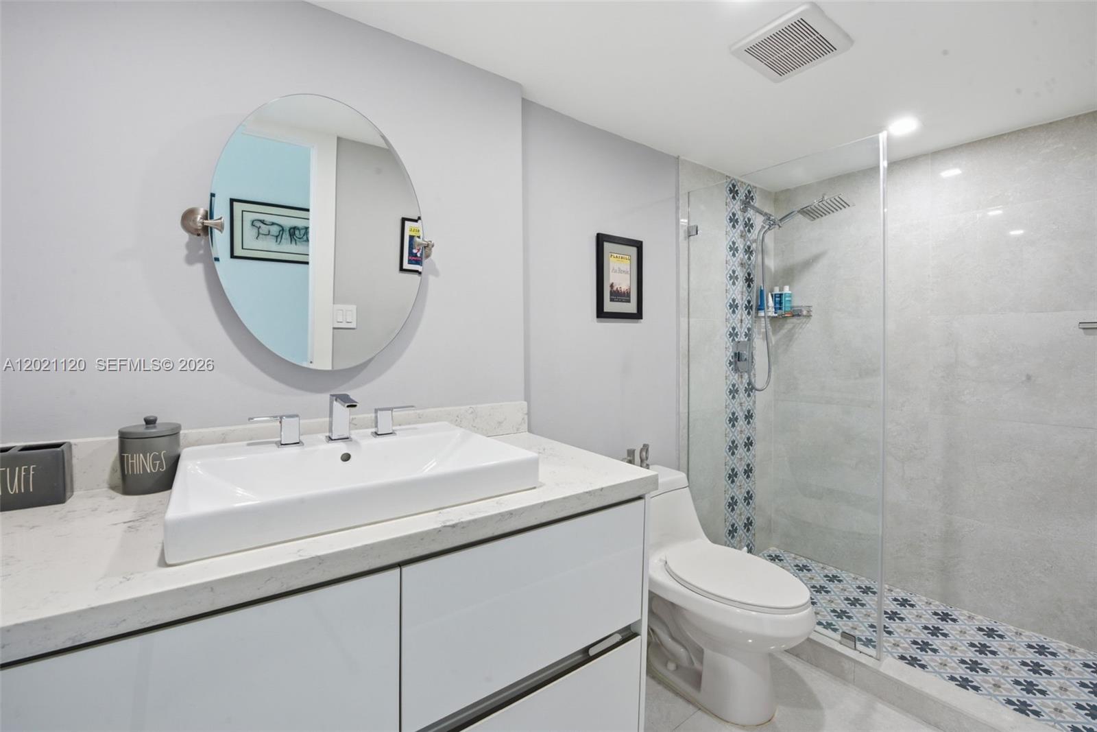 2555 Collins Ave # 1106