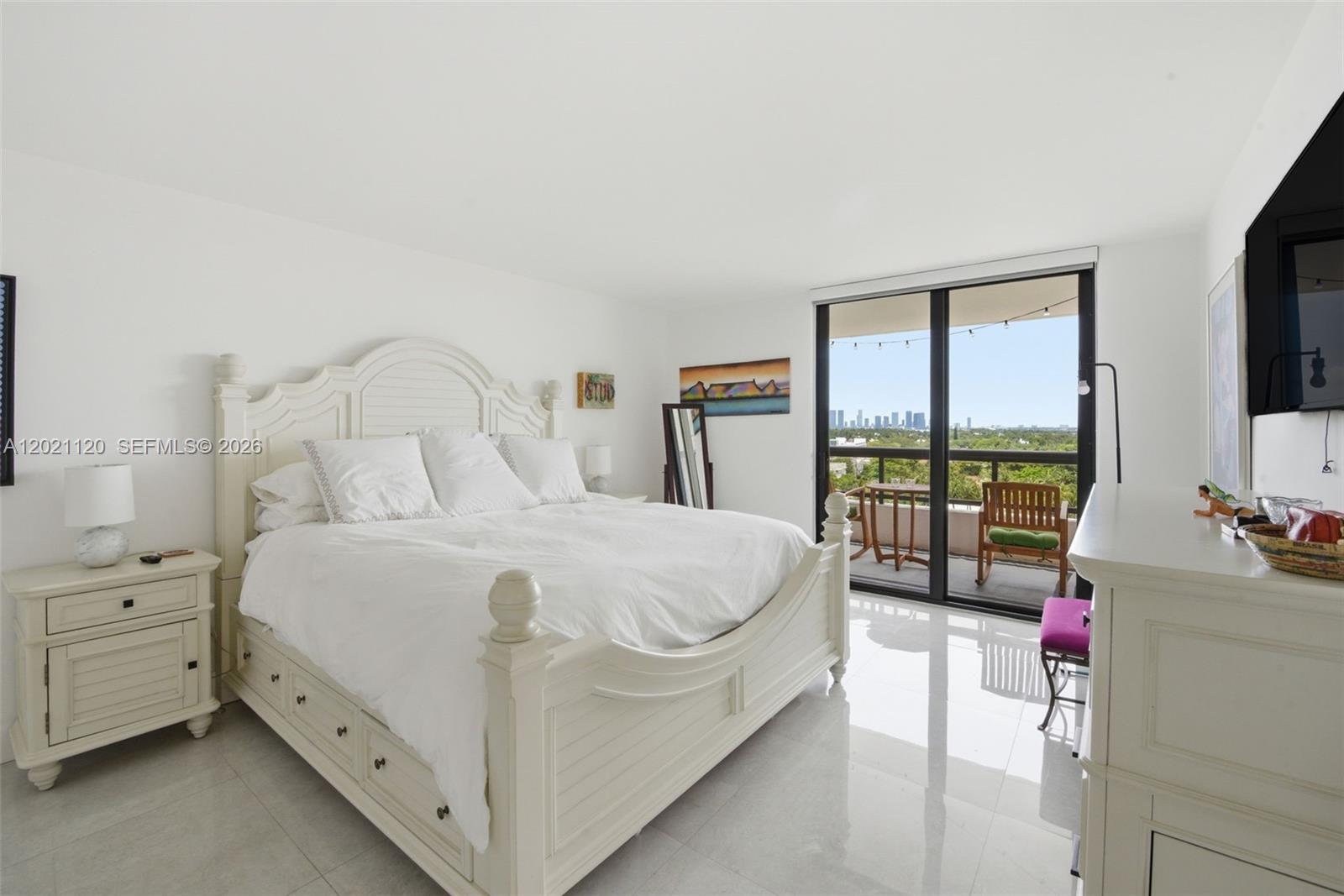 2555 Collins Ave # 1106
