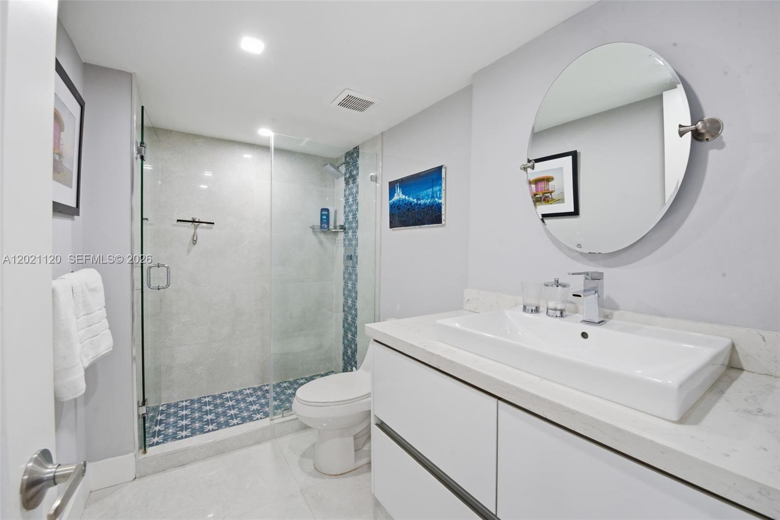 2555 Collins Ave # 1106