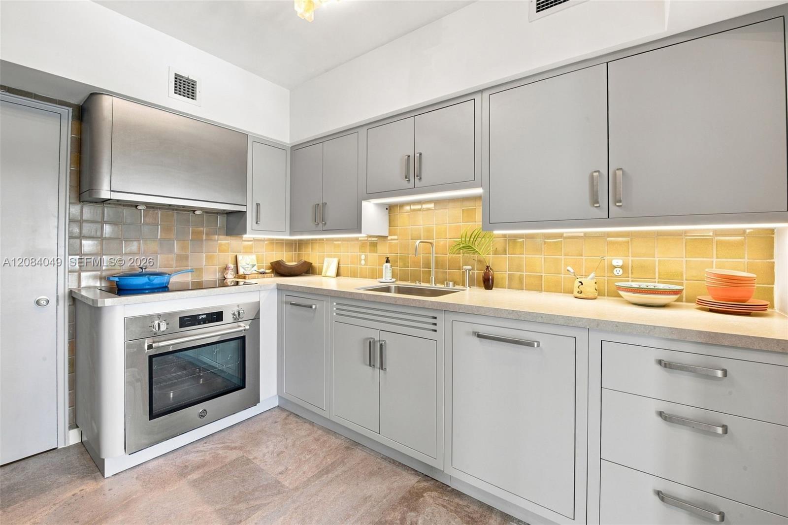16 Island Ave # 4E