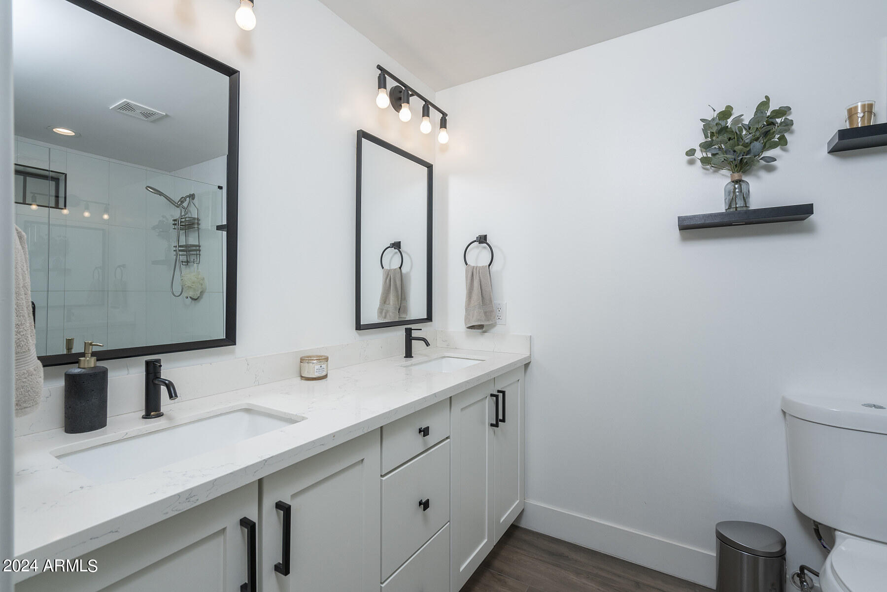 8725 E BONNIE ROSE Avenue