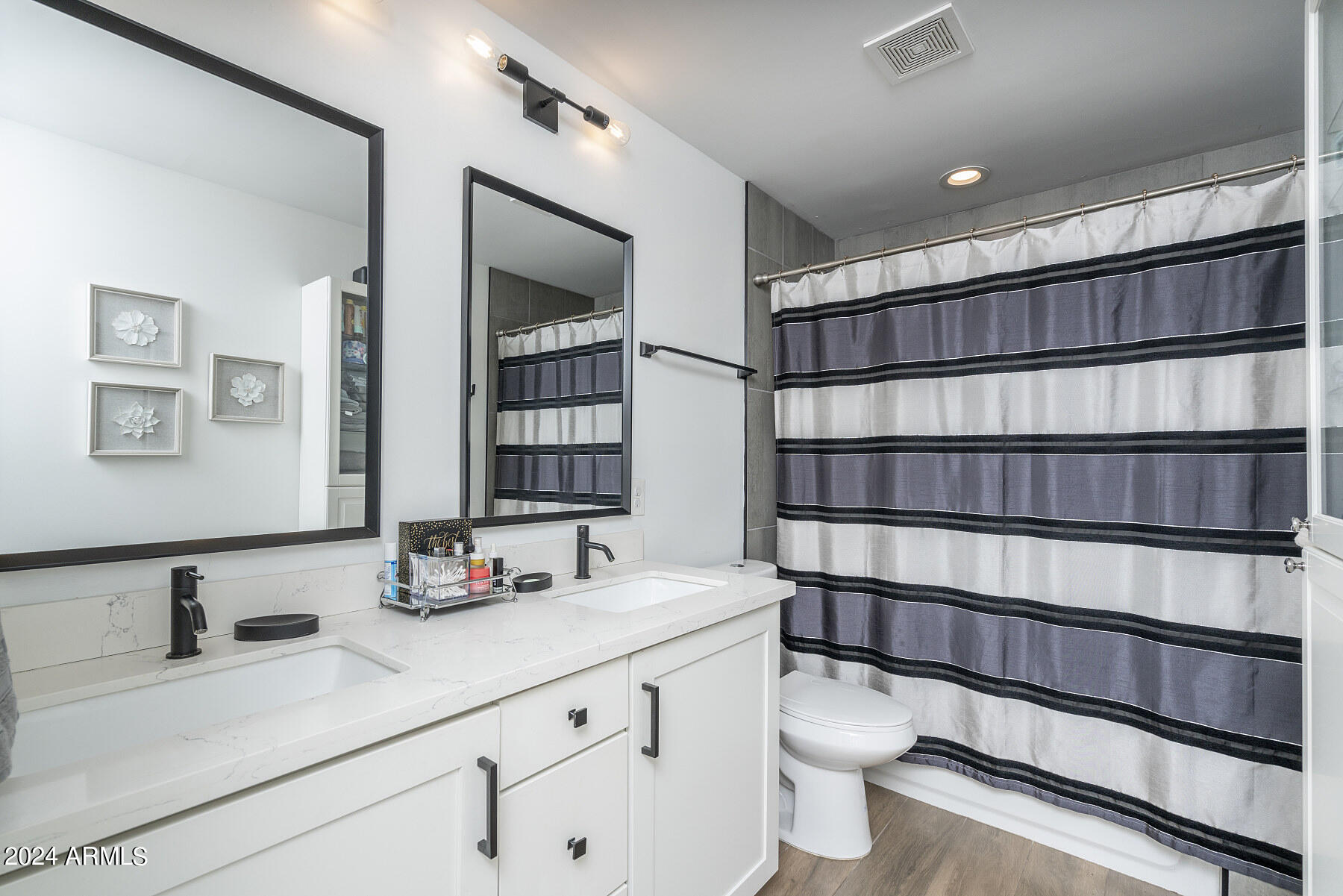 8725 E BONNIE ROSE Avenue