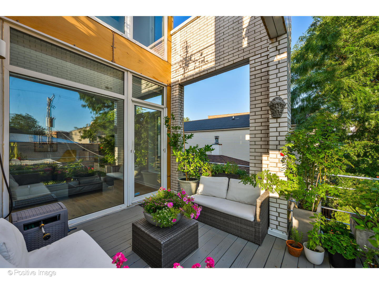 1427 W Erie Street Unit: 2