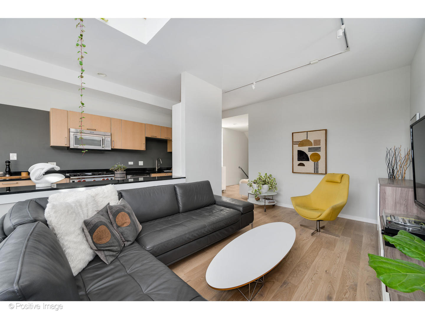 1427 W Erie Street Unit: 2