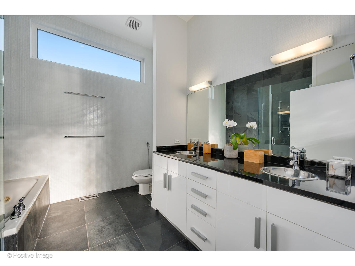 1427 W Erie Street Unit: 2