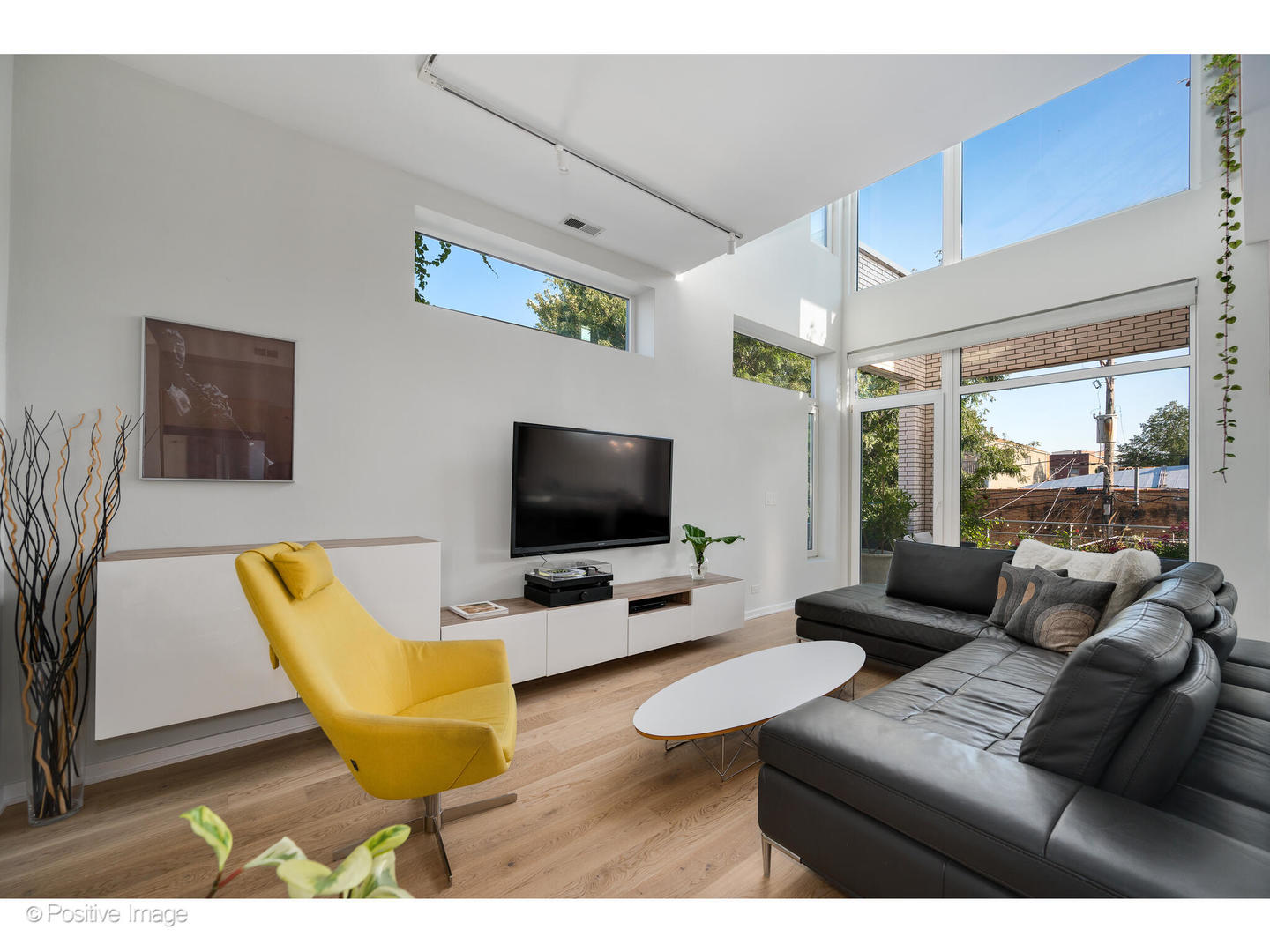 1427 W Erie Street Unit: 2