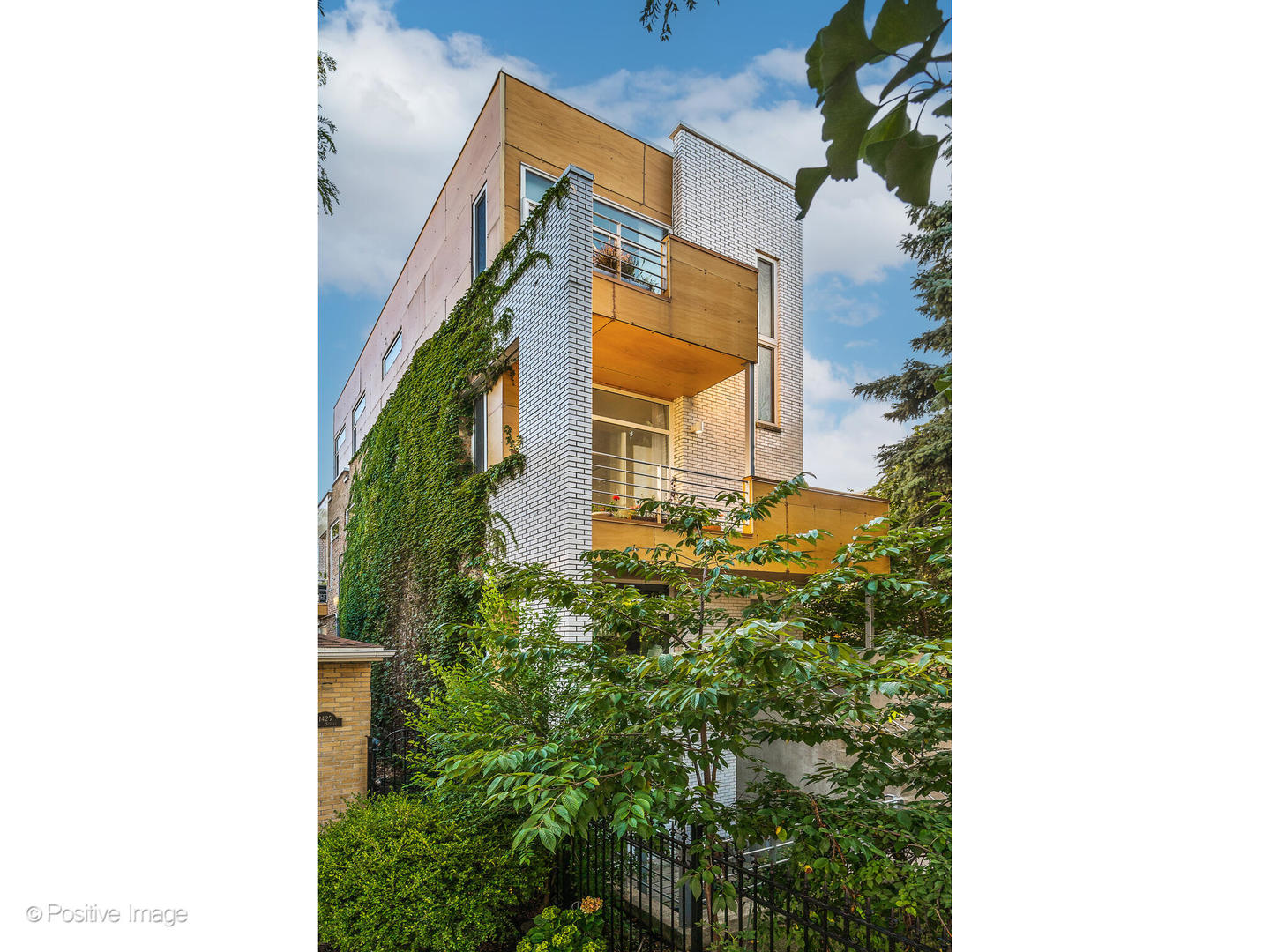 1427 W Erie Street Unit: 2