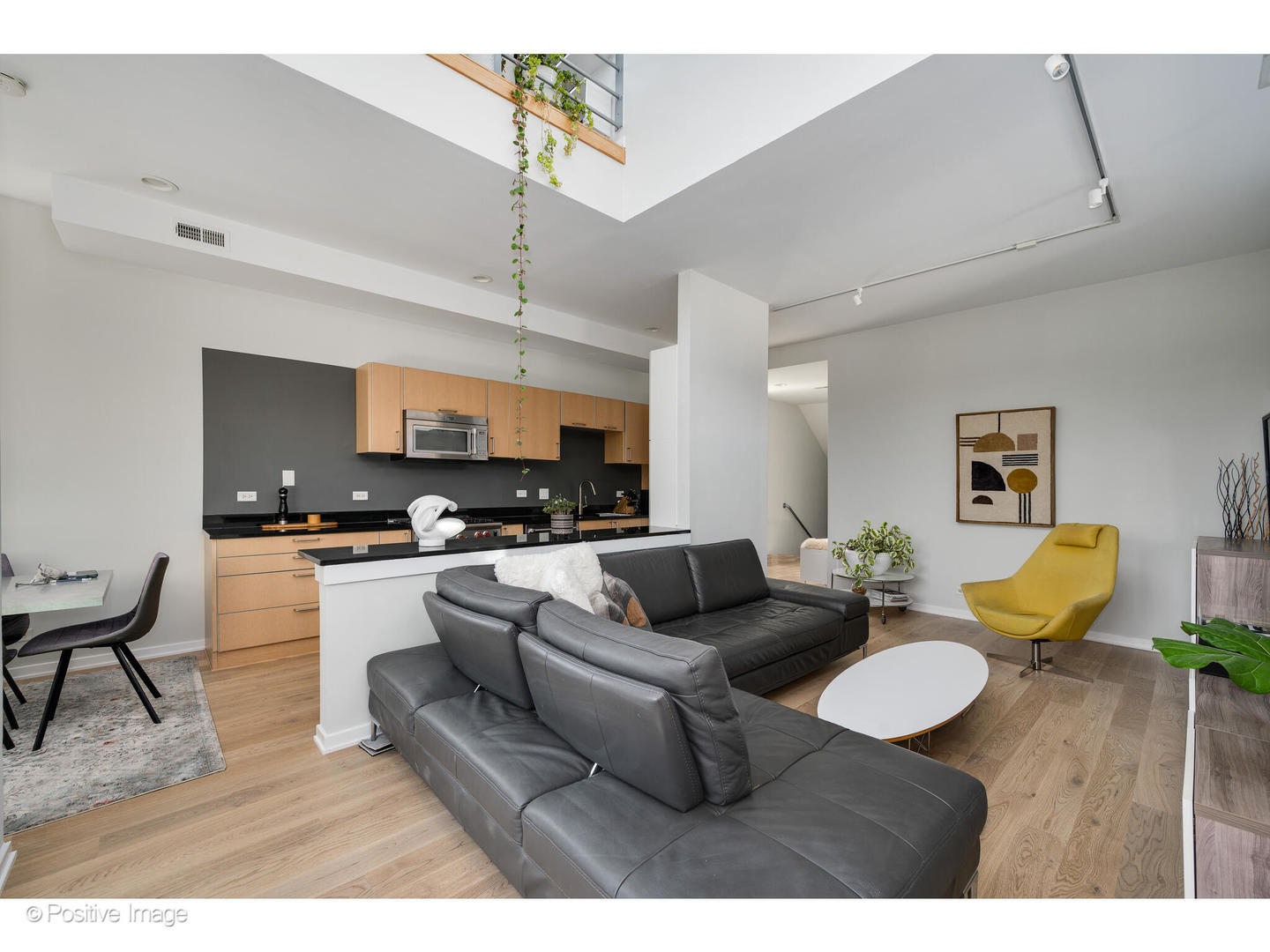 1427 W Erie Street Unit: 2