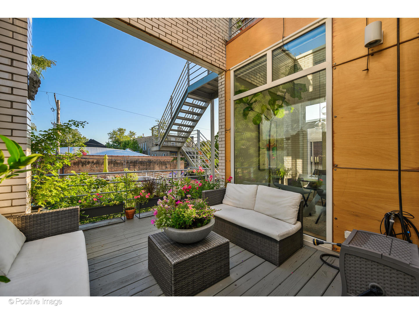 1427 W Erie Street Unit: 2