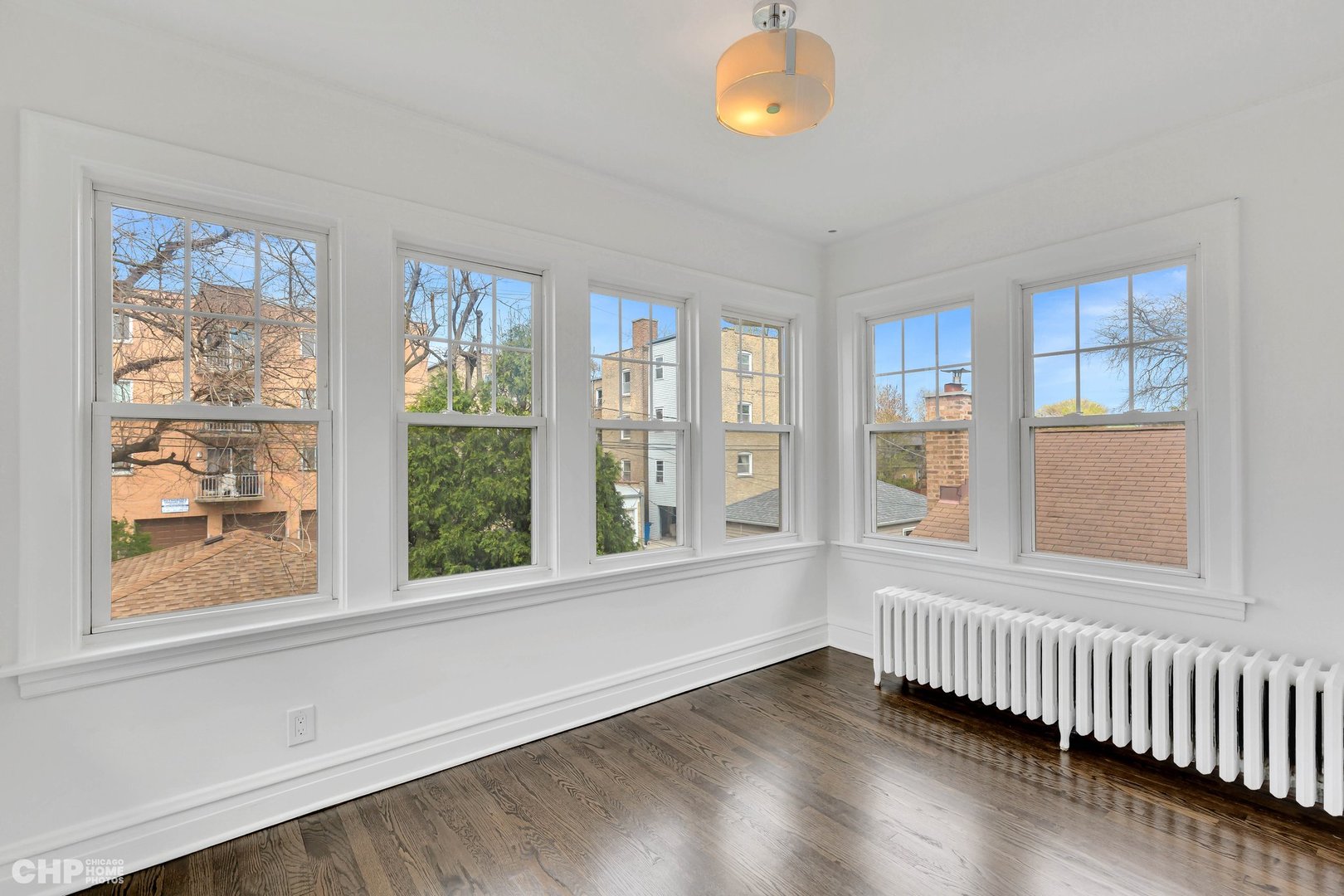 6856 N Ottawa Avenue