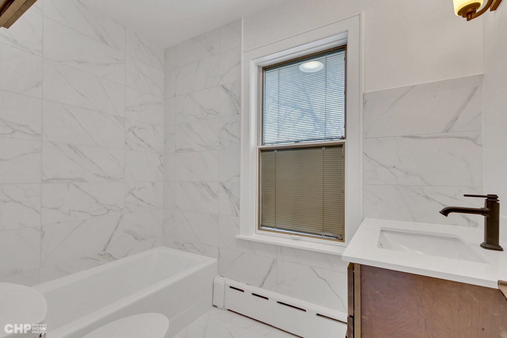 6856 N Ottawa Avenue