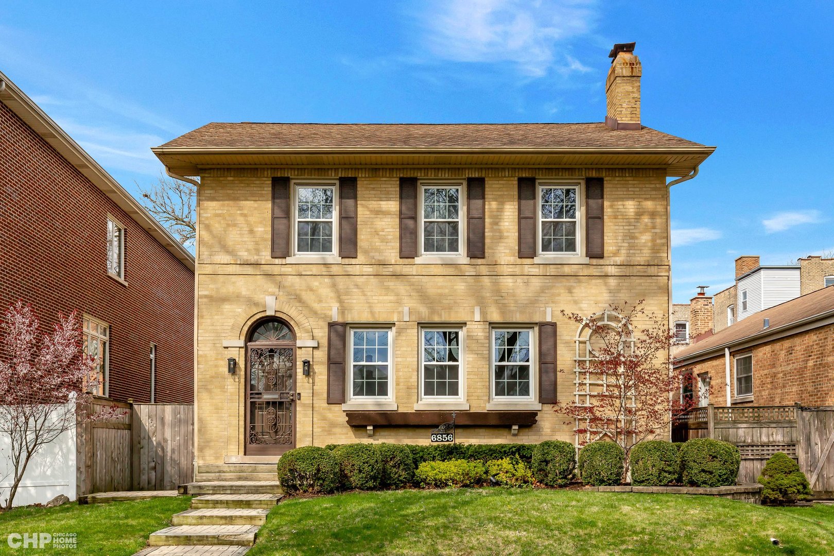 6856 N Ottawa Avenue