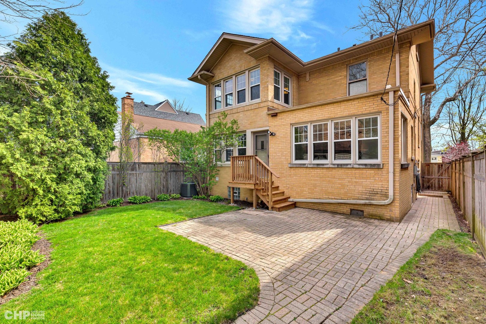 6856 N Ottawa Avenue