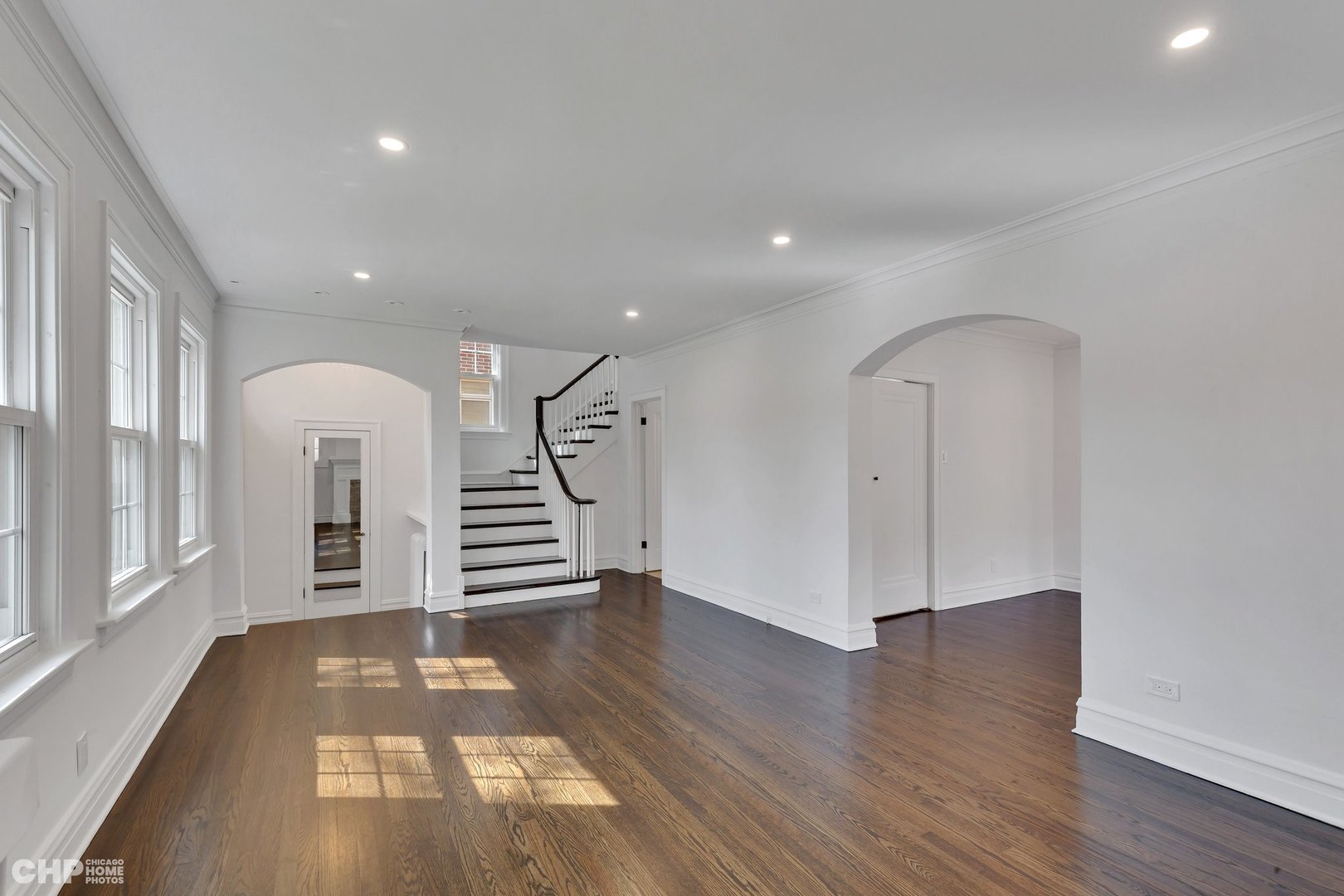 6856 N Ottawa Avenue