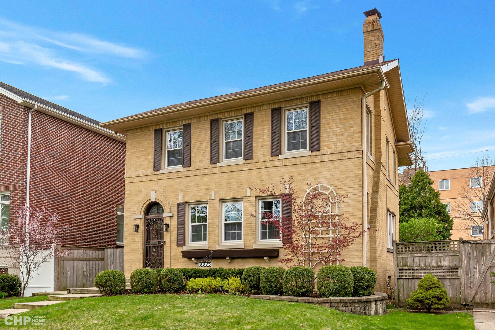 6856 N Ottawa Avenue