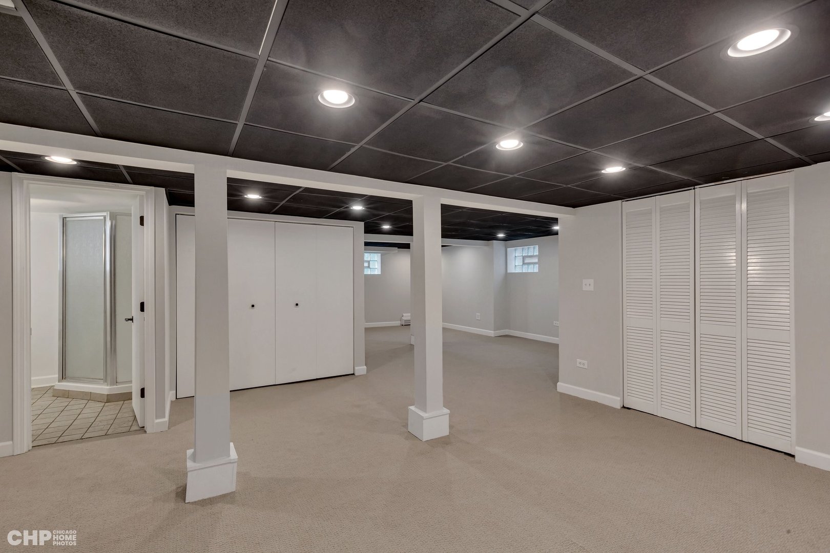 6856 N Ottawa Avenue