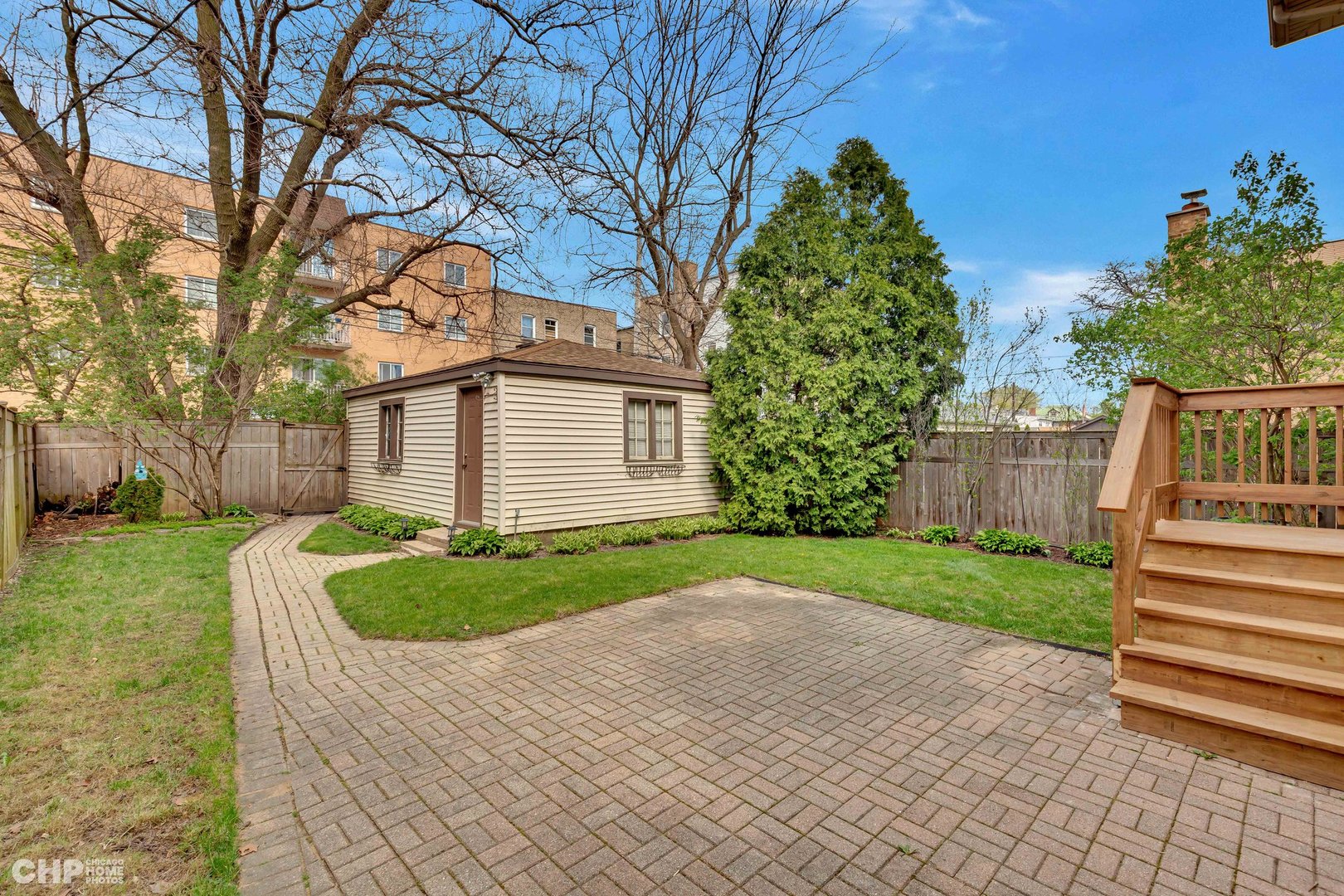 6856 N Ottawa Avenue