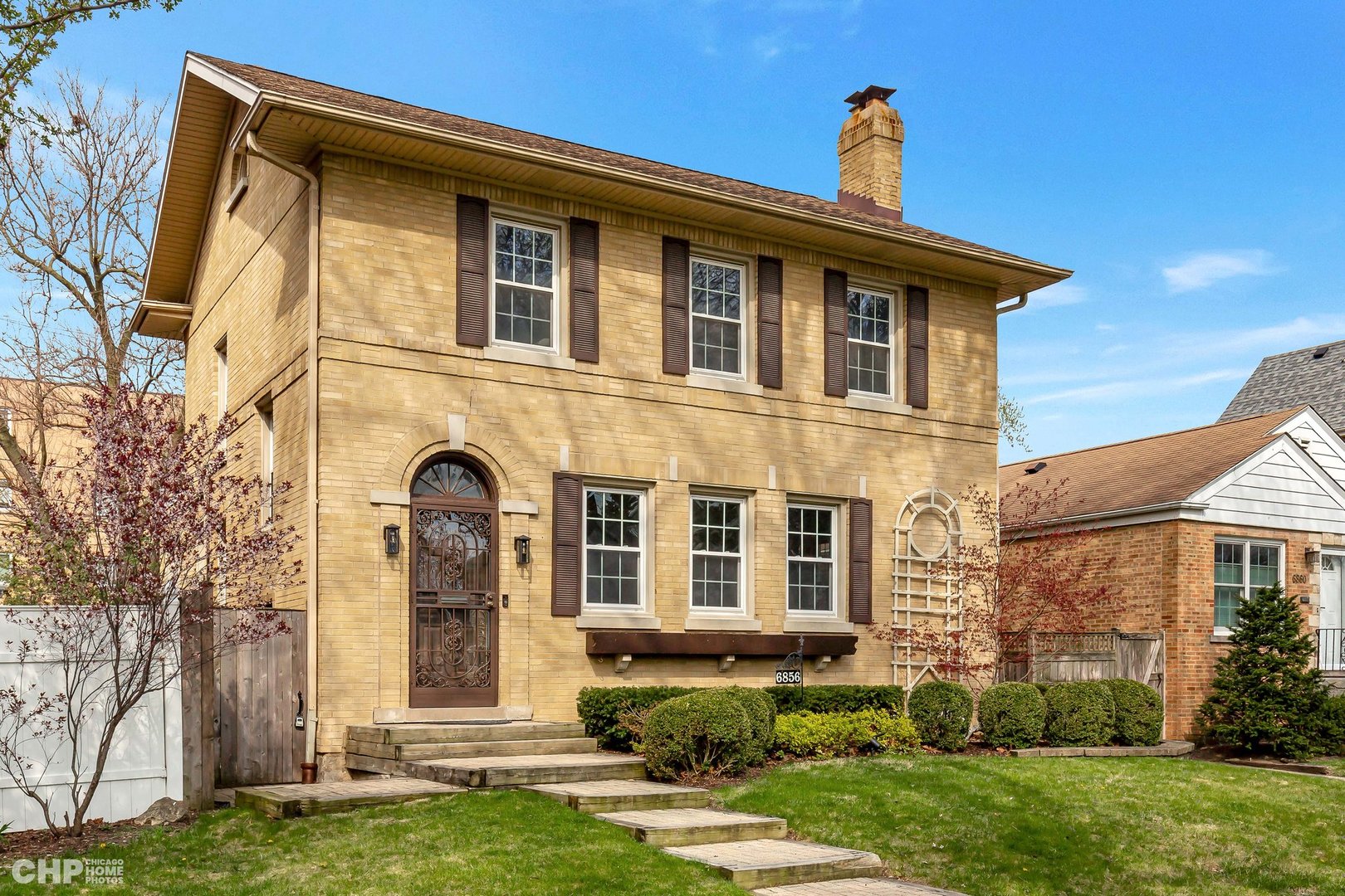 6856 N Ottawa Avenue