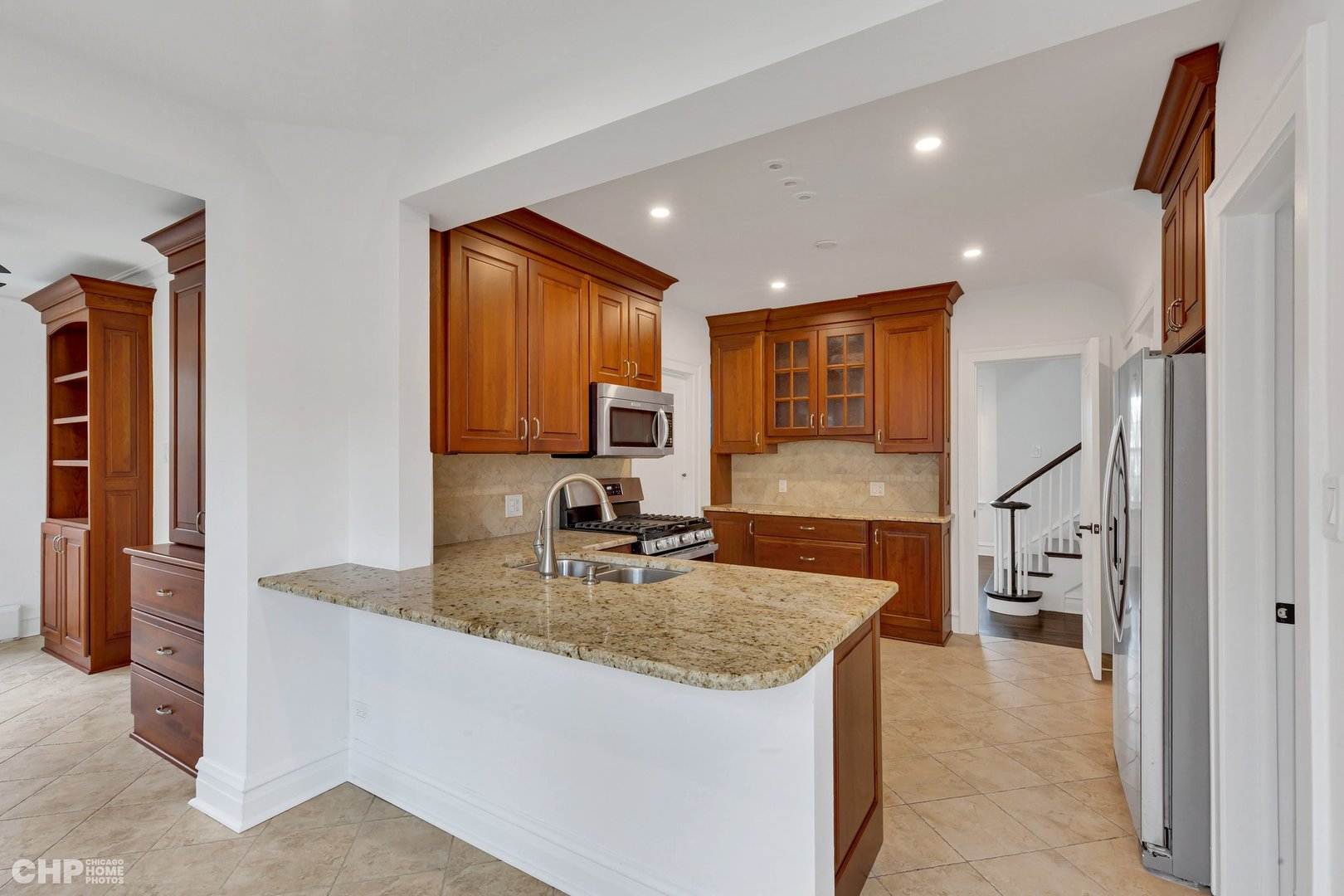 6856 N Ottawa Avenue